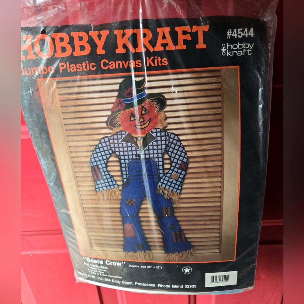 Hobby Kraft Jumbo Plastic Canvas "Scare Crow" Yarn Craft Kit NIP 36"×25"